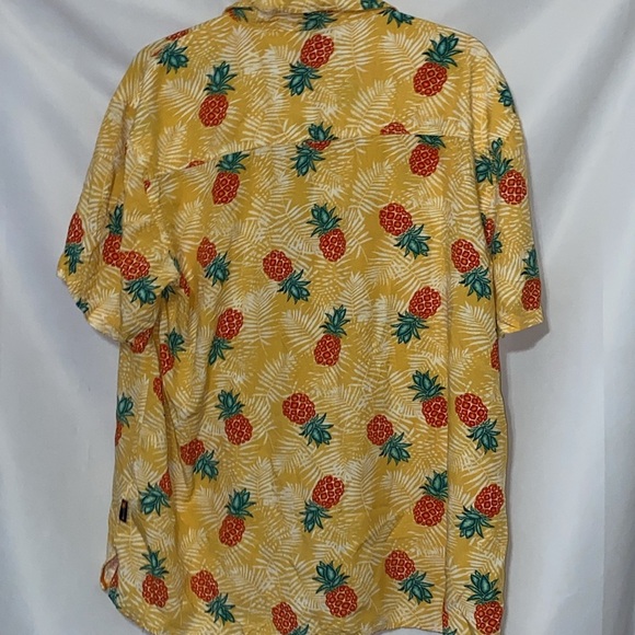 Margaritaville MENS size XL Yellow Red Pineapple Casual Button Down Shirt RAYON - Picture 10 of 12